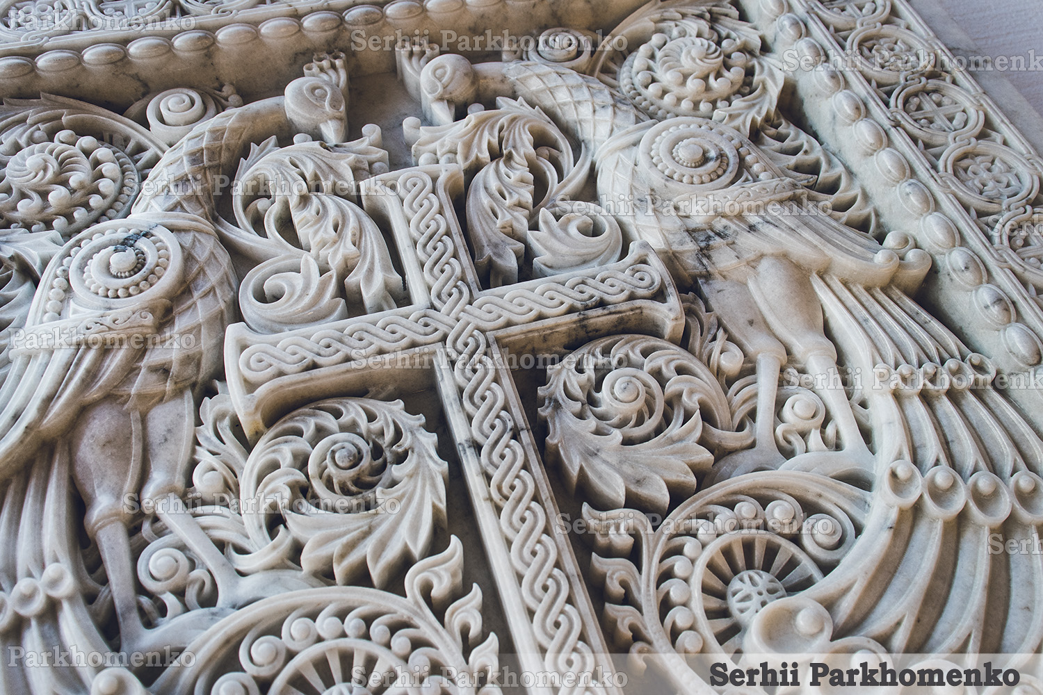 Close-up angle shot of the deep high-relief stone carvings on a Mugla White marble slab, showcasing exquisite ornamental details